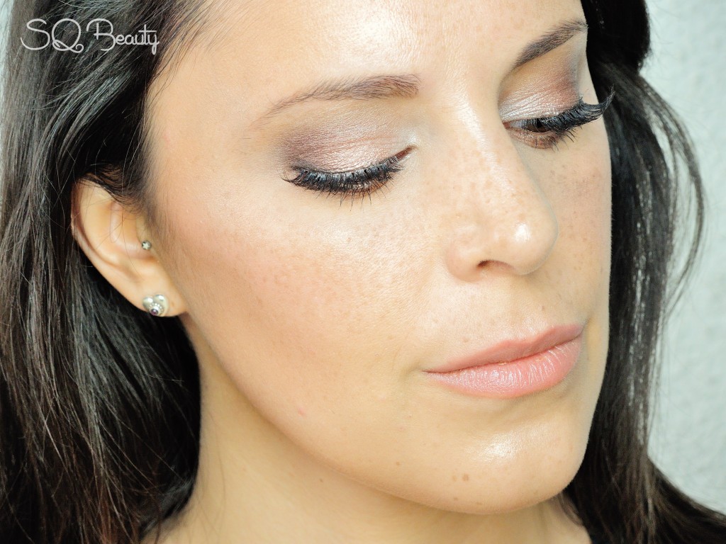 Sexy eyes Angelina Jolie Oscars 2014 makeup