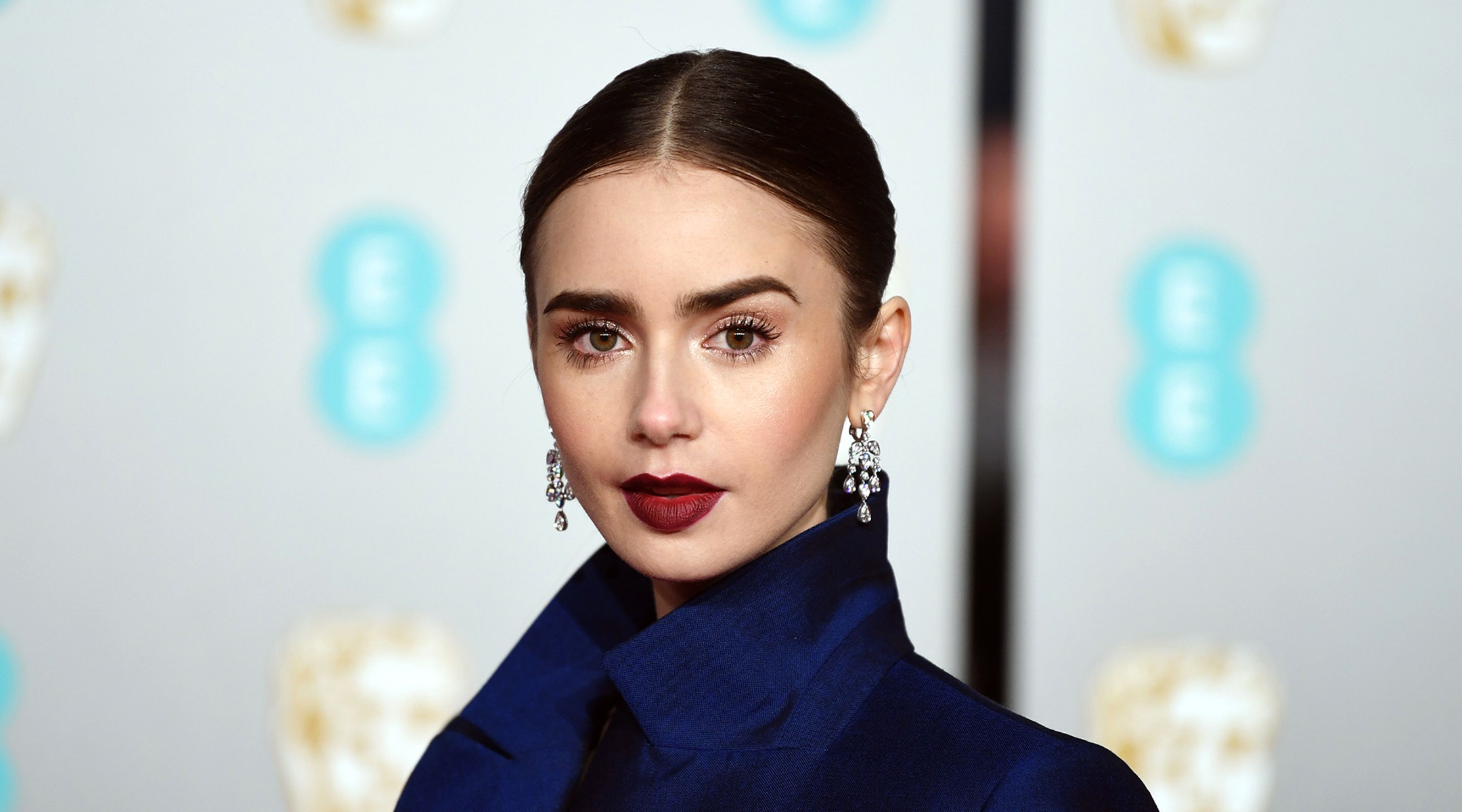 Maquillaje impecable de Lily Collins en los Bafta 2019 por Lancôme